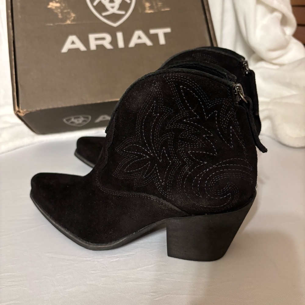 ARIAT Layla Distressed Black Suede Ankle Boots Size 5.5